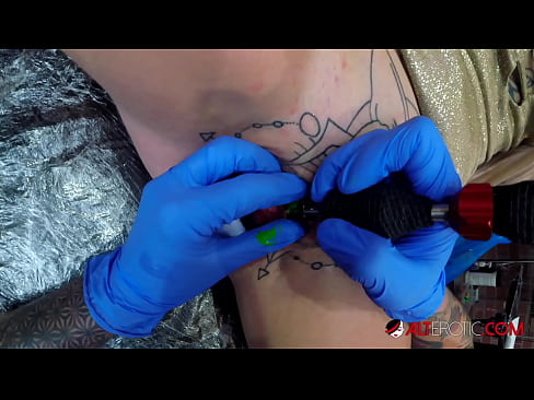 ❤️ Extremamente tatuada, a brasa Sully Savage fez uma tatuagem no seu clítoris ️❌ Porno vídeo em pt.camporner.top ❌❤